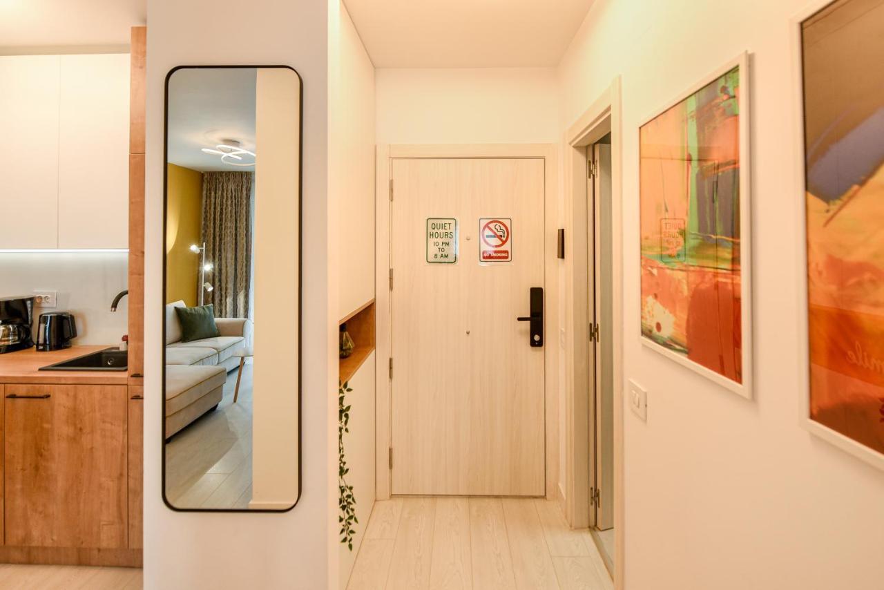 ブカレストColorful Fusion - Modern 1Br Near Romexpo Centerアパートメント エクステリア 写真